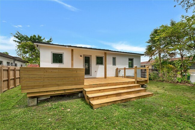 Building Photo - 3050 SW 23rd Terrace