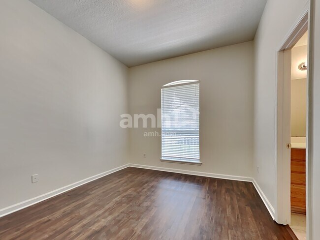 Building Photo - 8629 Derry Dr