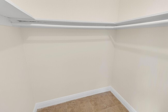 Building Photo - 560 NE 46th St