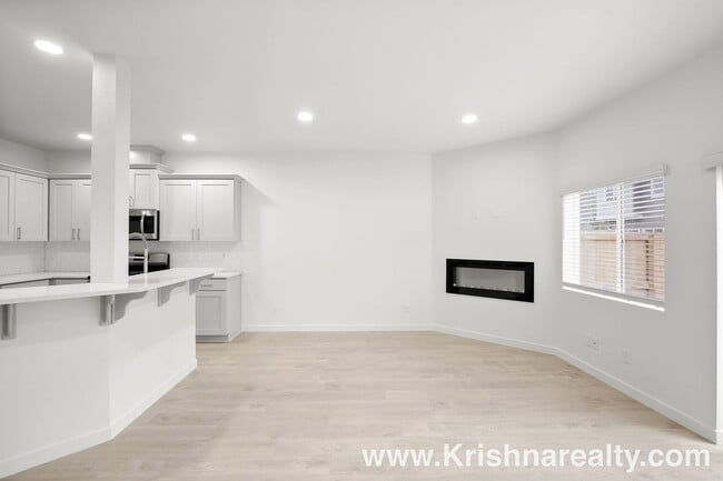 Building Photo - Beautiful 2021 Modern Build | 3 Bed | 2.5 Bath | Stylish Townhome in Laurel Woods