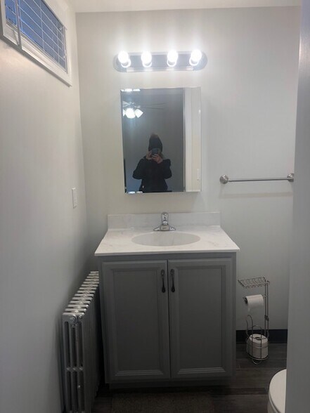 Bathroom - 39 S 5th Ave