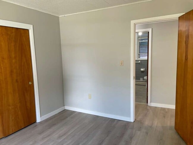 Building Photo - 1614