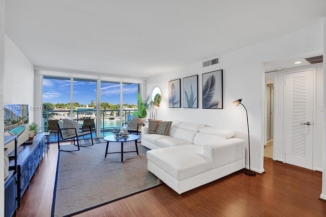 Building Photo - 5600 Collins Ave