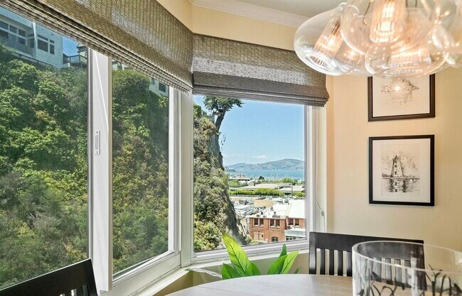 Building Photo - 240 Lombard St