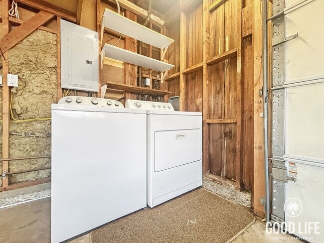 Building Photo - Beautiful 3B/2BA w/ Large Yard, 2 Car Garage & RV Parking!