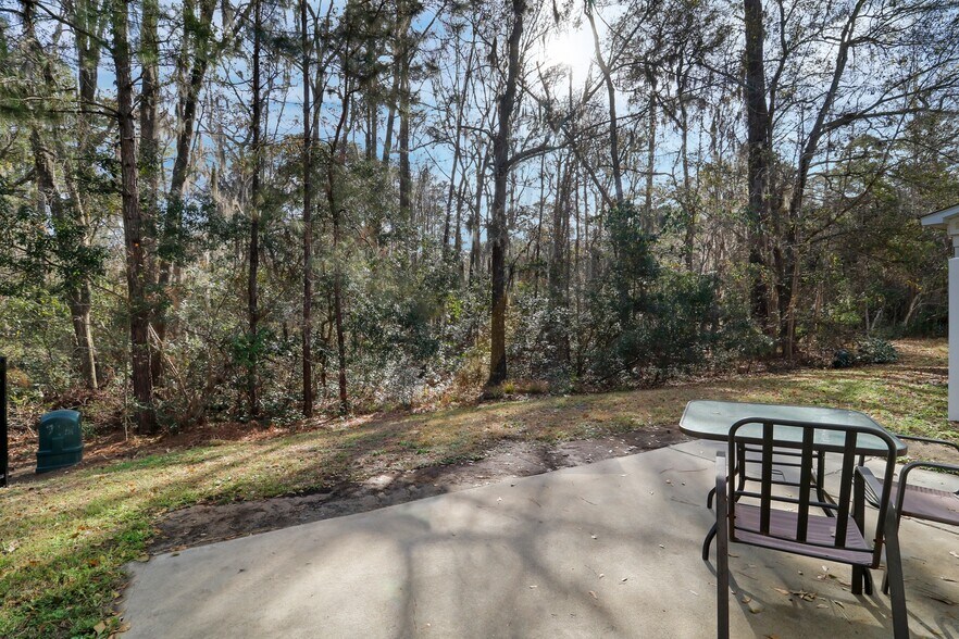 Building Photo - 206 Plumgrass Way