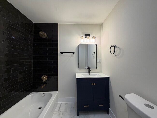 Building Photo - 1322 W Ohio-2R