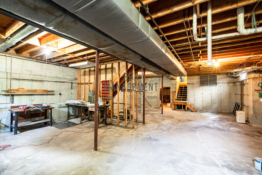 Building Photo - 115 Rowe St