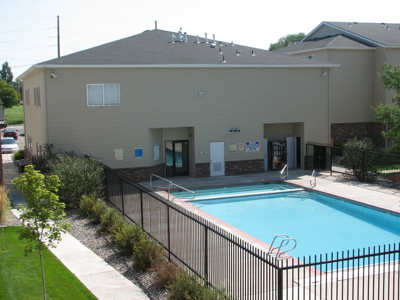 Building Photo - Apartments at Falls Crossing