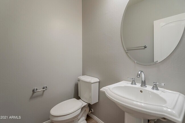 Building Photo - 3921 E Melinda Dr