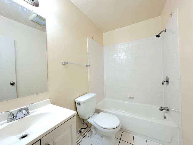 Building Photo - Charming & Modern Annandale Retreat on Conwell Dr