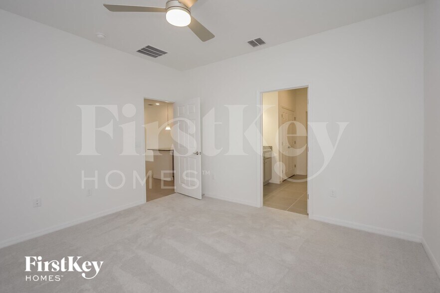 Building Photo - 356 Corbel Ln