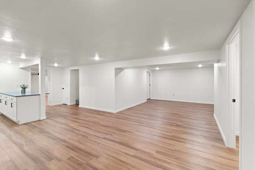 Building Photo - 1578 E 100 N