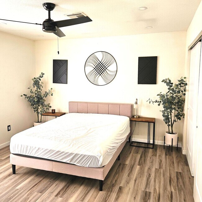 Building Photo - Amazing 2 bedroom - 2 bath for Rent