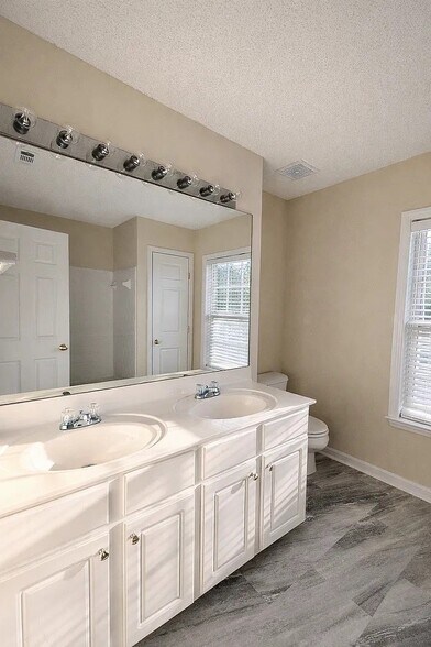 Building Photo - 2648 Morgan Lake Dr NE