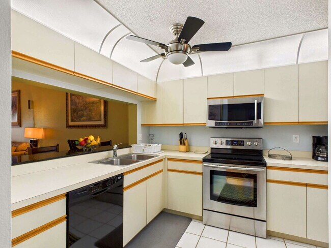 Building Photo - Furnished 2BR/2BA Lakefront Condo – 12-Month Lease in Abbey On The Lake I