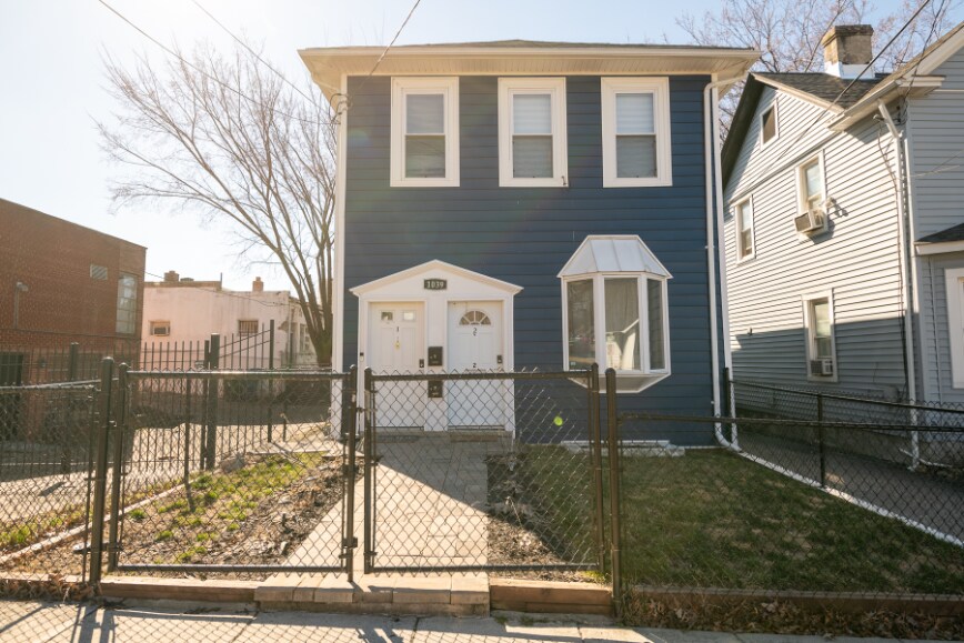 Building Photo - 1039 Evarts St NE