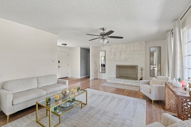 Building Photo - 8009 Whitesburg Dr