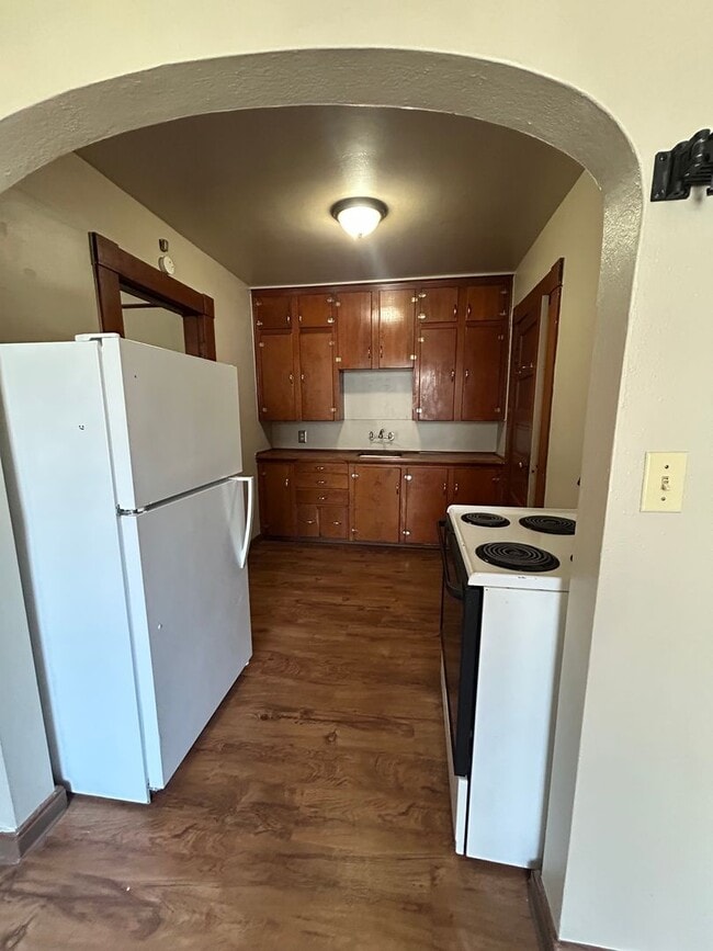 Building Photo - 1 Bed, 1 Bath 7 Plex