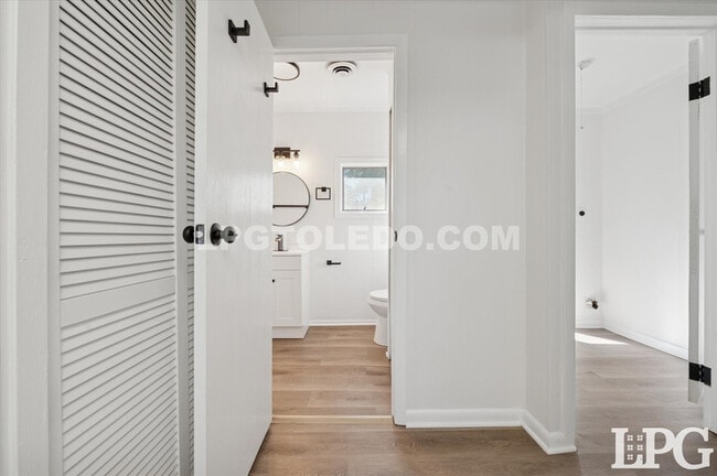 Building Photo - 4013 Caroline Ave