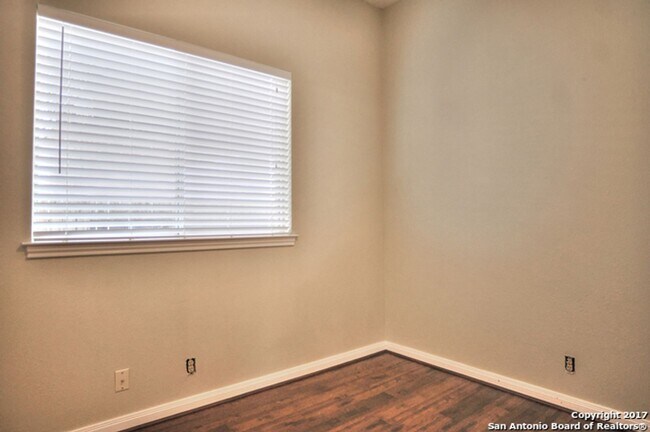 Building Photo - 4 Bedroom/2 Bath Auburn Oaks Subdivision