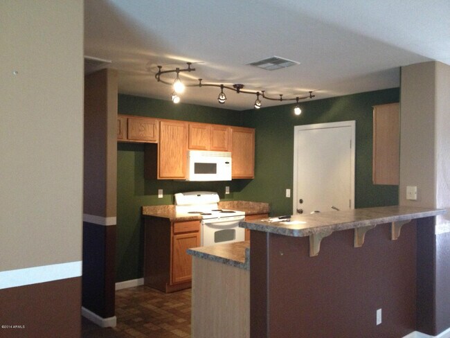 Building Photo - 14861 W Ventura St