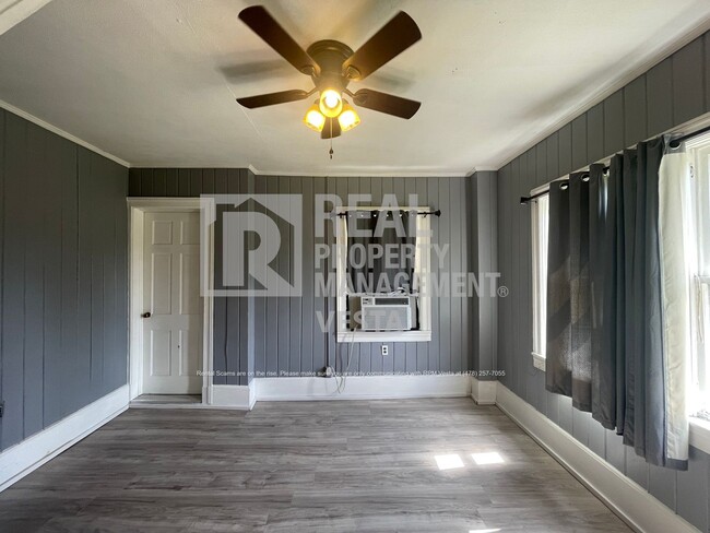 Building Photo - Charming One Bedroom Apartment - Section 8...