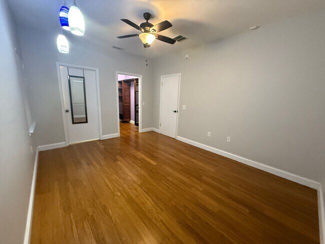 Building Photo - 2 Bed / 2 Bath Condo in The Gables