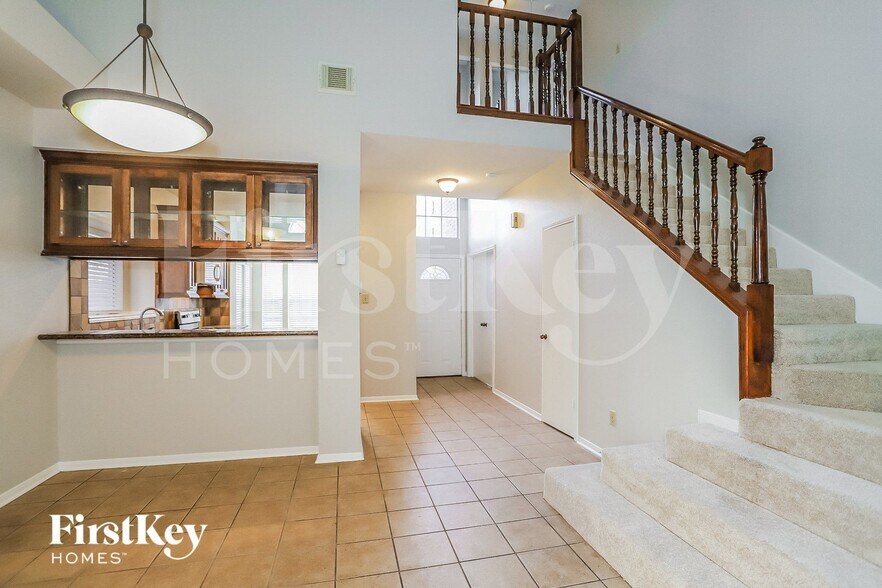 Building Photo - 6713 Queensclub Dr