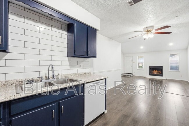 Building Photo - 916 Hilltop Dr