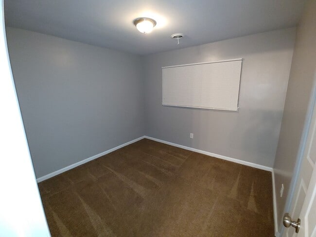 Building Photo - Cute Three Bedroom Ranch in Inkster