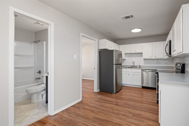 Building Photo - 1204 Hillyer St