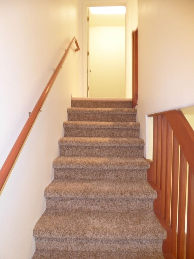 Building Photo - Pet Friendly Attached Home w/ Fenced in Yard in the valley!