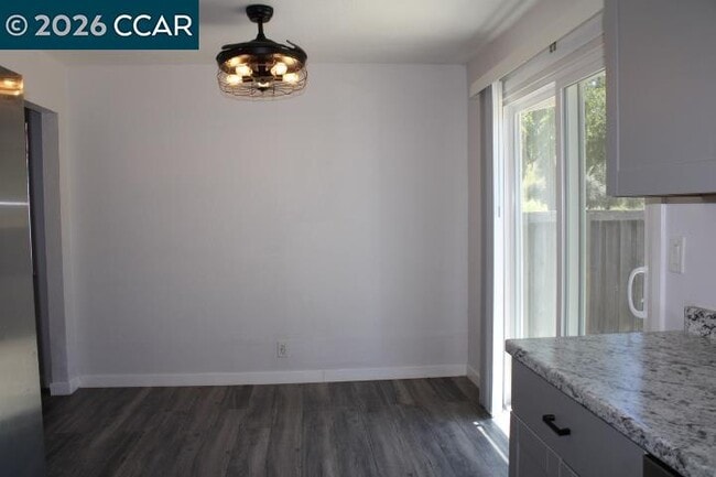 Building Photo - 130 Aster Ct