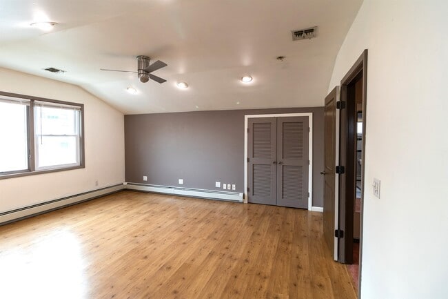 Building Photo - 770 6th St