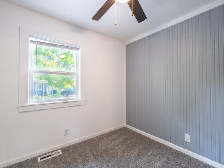 Building Photo - 211 Sharen St