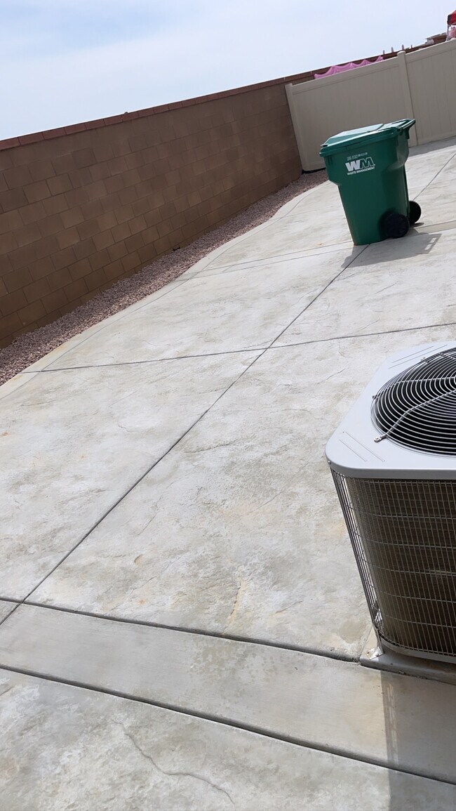 Building Photo - 6032 Mariposa Dr