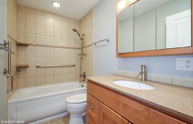 Building Photo - 1732 Pickwick Ln