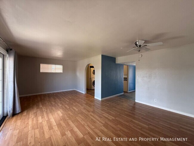 Building Photo - 1725 S Farmer Ave