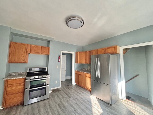 Primary Photo - 120 E Maple St