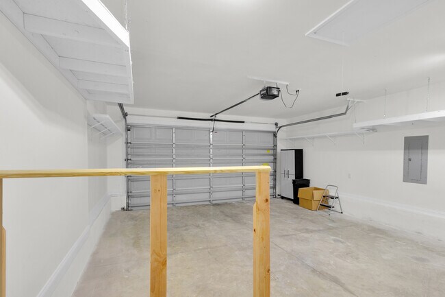 Building Photo - 204 Two Oaks Ct