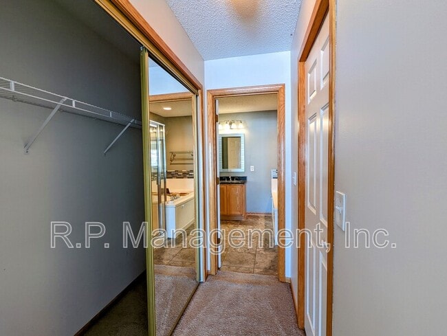 Building Photo - 1909 Bluestem Ln