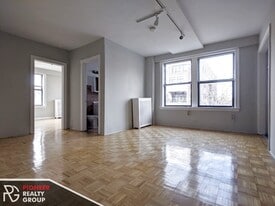 Building Photo - 717 W Belmont Ave