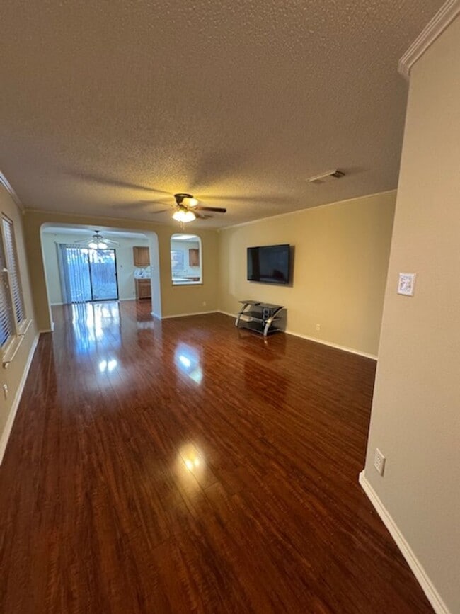 Building Photo - 10114 Sandbrook Hill