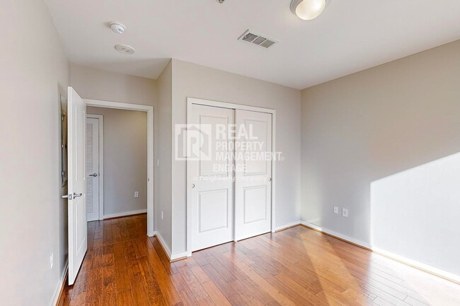 Building Photo - 2 Bedroom Condo Available for Rent in the ...