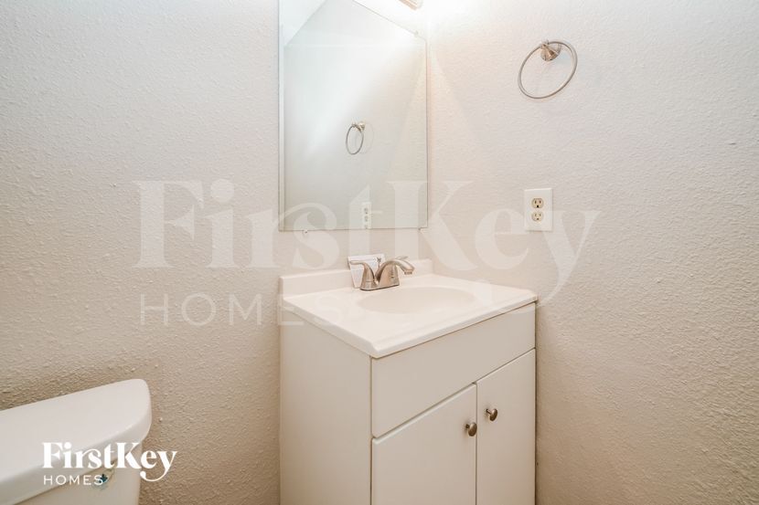 Building Photo - 702 Dana Dr