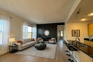 Building Photo - 803 E 6th St