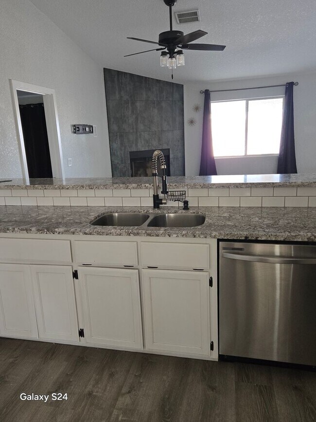 Building Photo - RECENTLY REDUCED RENT!  3 Bedroom, 2.5 Bat...