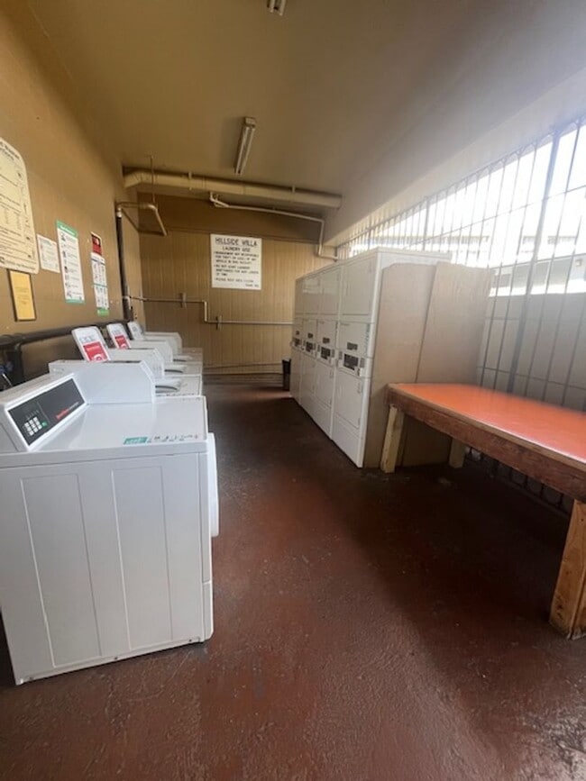 Building Photo - MOVE IN READY! 2 Bd, 1 Ba in Hillside Villa- Salt Lake