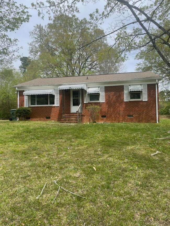 Building Photo - 3 Bedroom Ranch Style Home